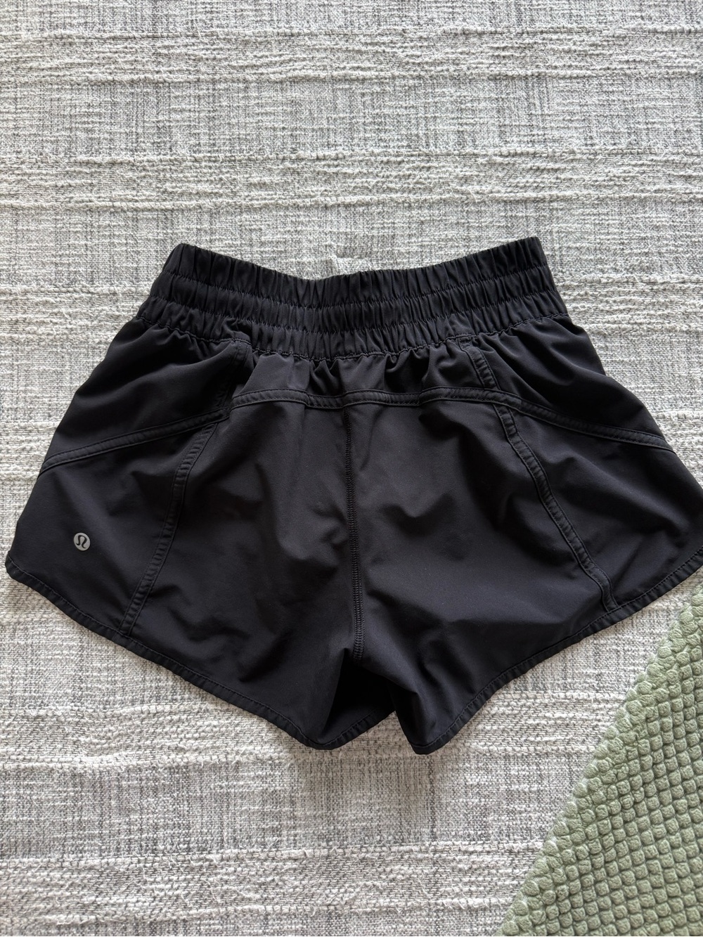 Lululemon Women’s Track That Mid-Rise 4” Shorts Size 4